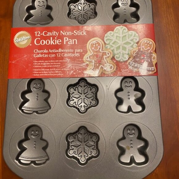 Wilton NWT 12 Cavity Holiday Snowflake Gingerbread Man Non-Stick Cookie Pan Tray - Picture 1 of 3